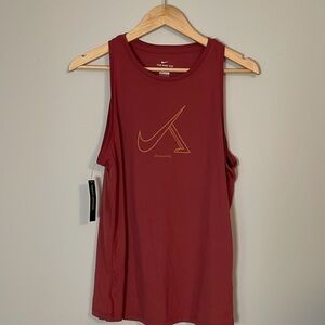 Nike Tee NWT